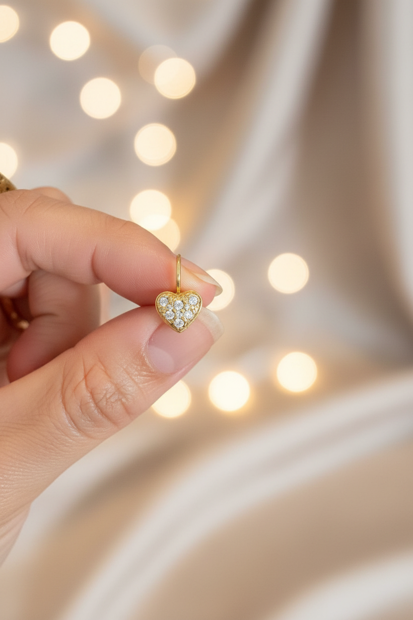 Heart earring 18K gold plated with zirconia - blurred background