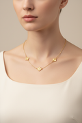 Choker Inspiração Trevo numa modelo - vista lateral