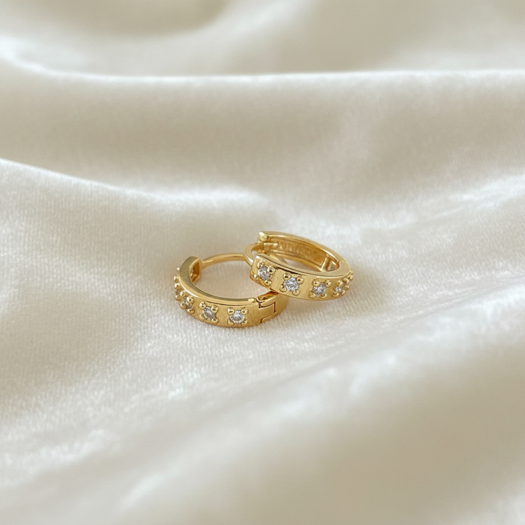 18K Gold Hoop Earrings - fundo tecido