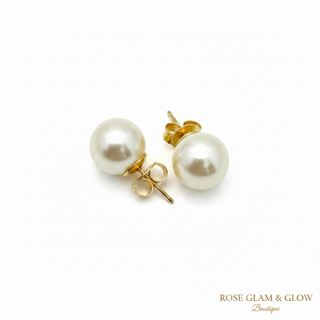 Large Pearl Stud Earrings 18K Gold Plated - fundo branco com logo