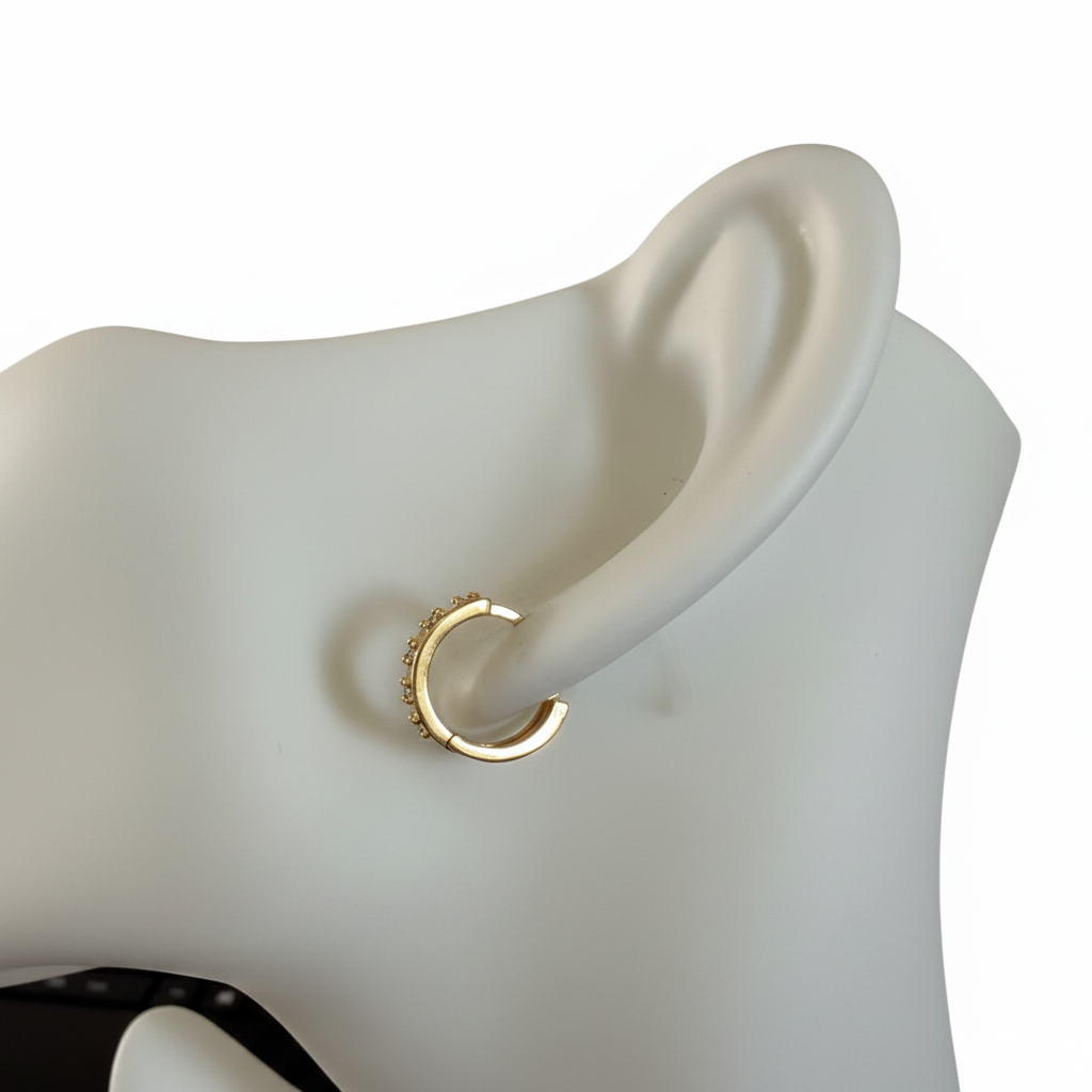 18K Gold Hoop Earrings - lateral fundo branco