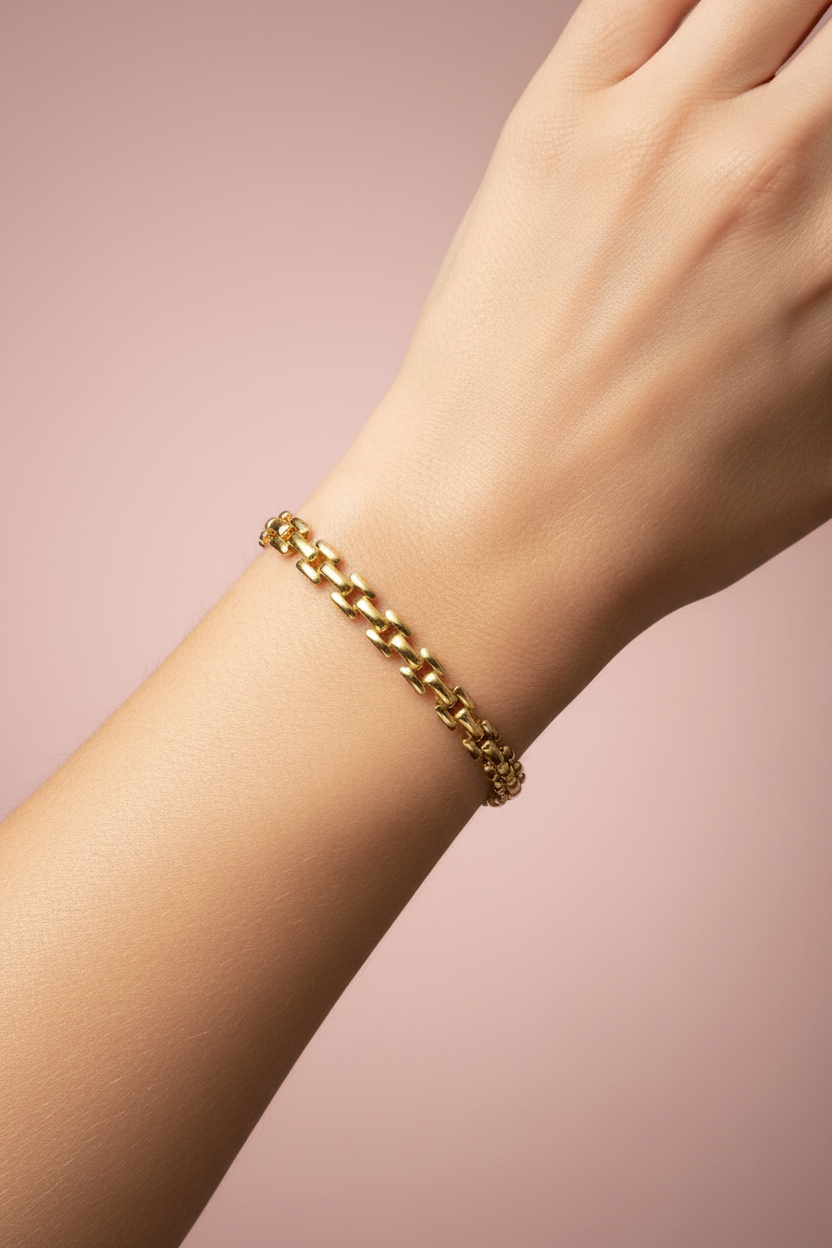Pulseira Gold Box Chain em Modelo